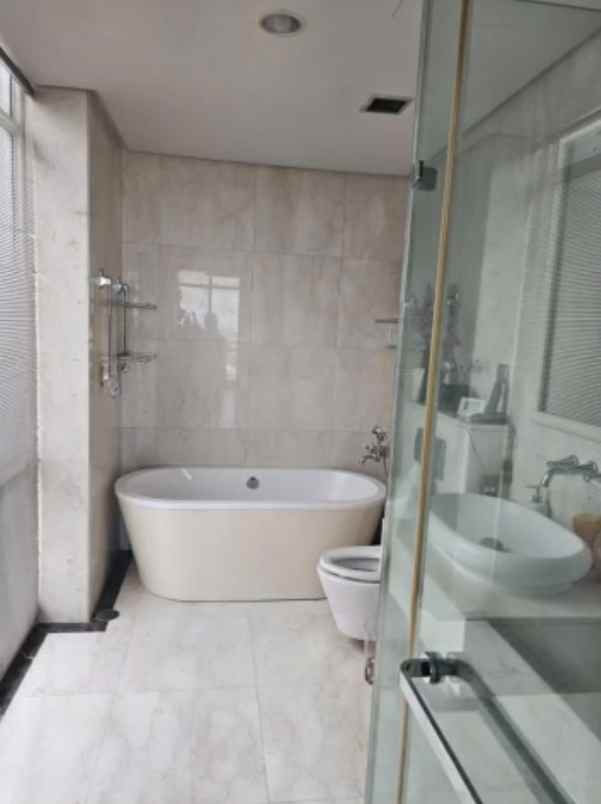 dijual rumah adhiwangsa