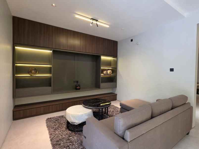 dijual rumah alam sutera feronia