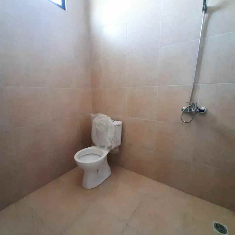 dijual rumah amartha safira