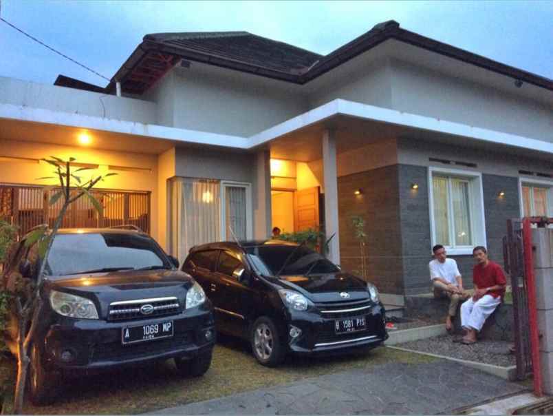 dijual rumah arcamanik cisaranten kulon
