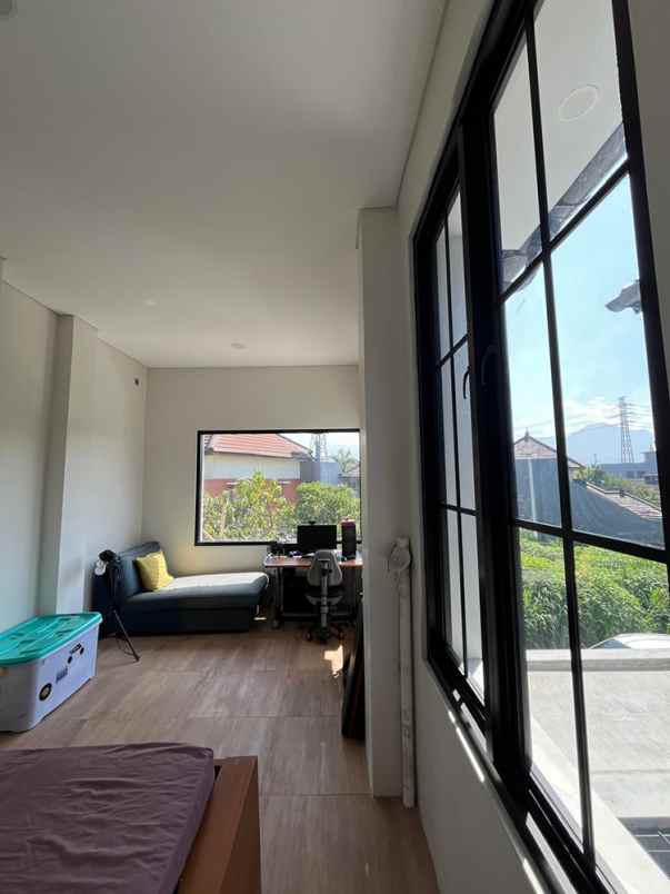 dijual rumah arcamanik endah