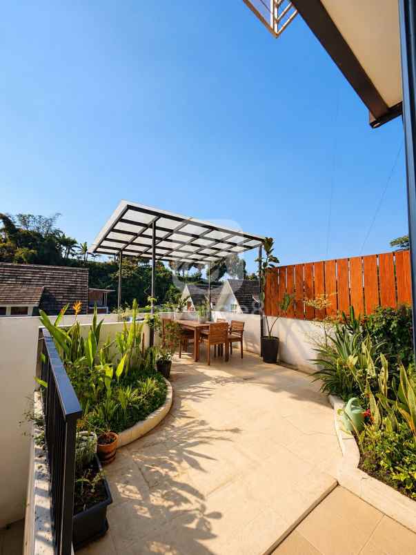 dijual rumah asri lokasi strategis didaerah parongpong