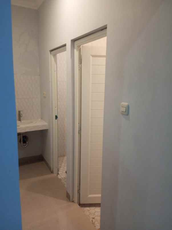 dijual rumah bagus strategis di perum maharaja depok