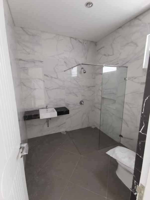 dijual rumah baru gress royal residence