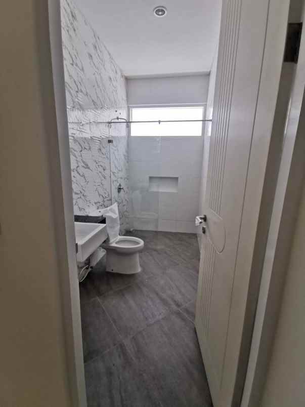 dijual rumah baru gress royal residence