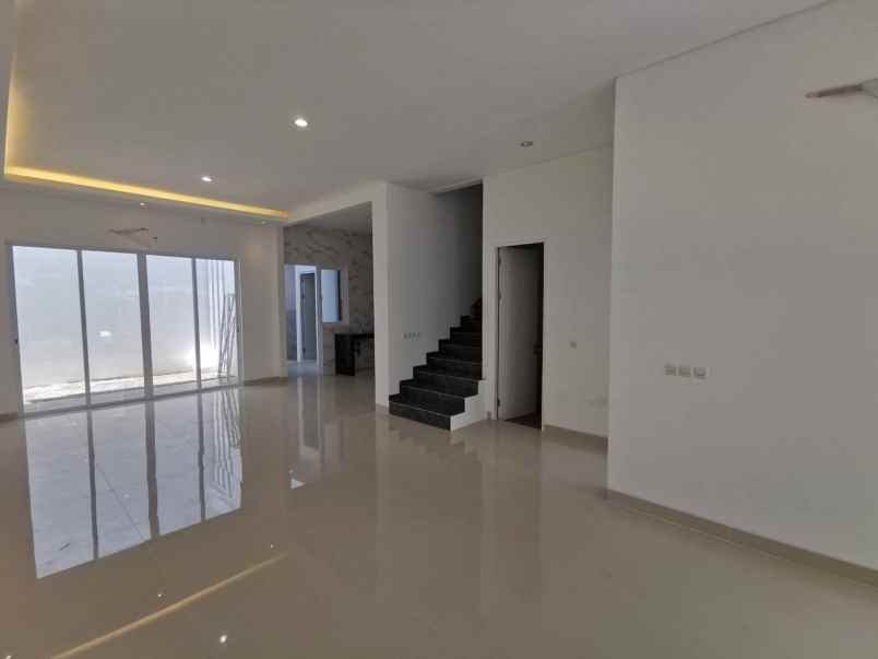 dijual rumah baru gress royal residence