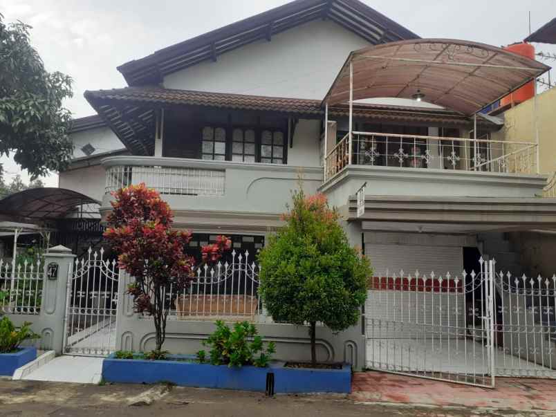 dijual rumah blok 3 jl mawar no 47 jl