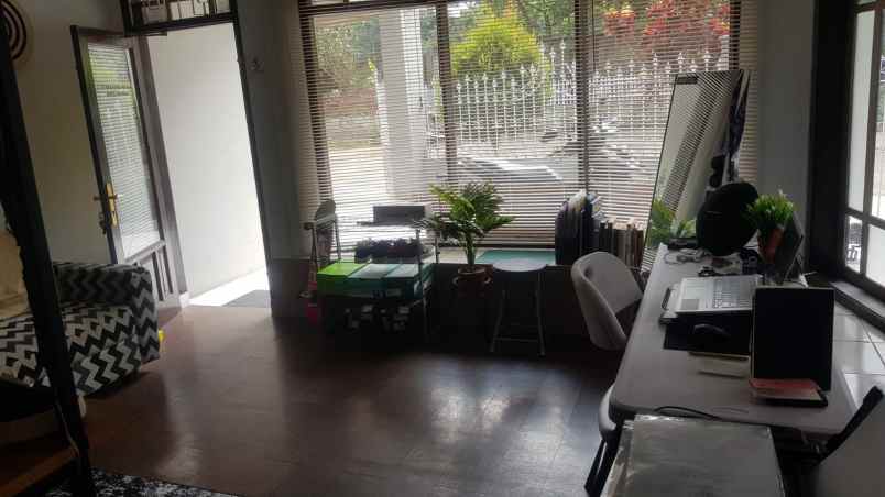 dijual rumah blok 3 jl mawar no 47 jl