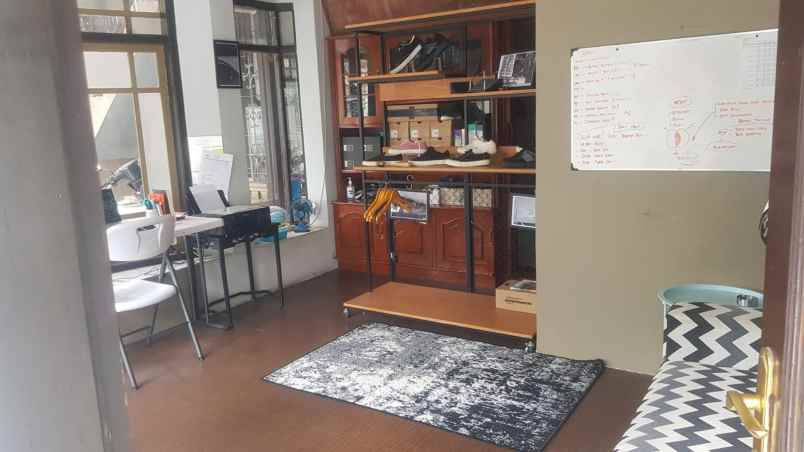 dijual rumah blok 3 jl mawar no 47 jl