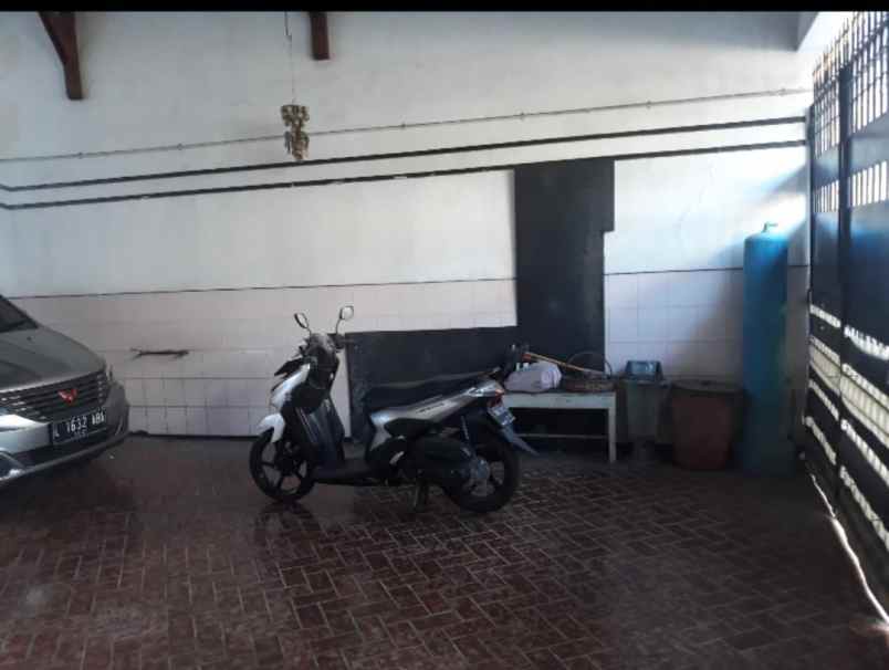 dijual rumah bratang gede