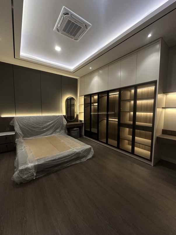 dijual rumah canal park royal residence
