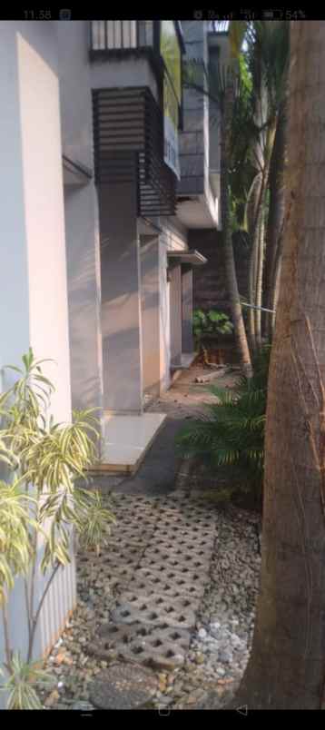 dijual rumah cantik di lebak bulus