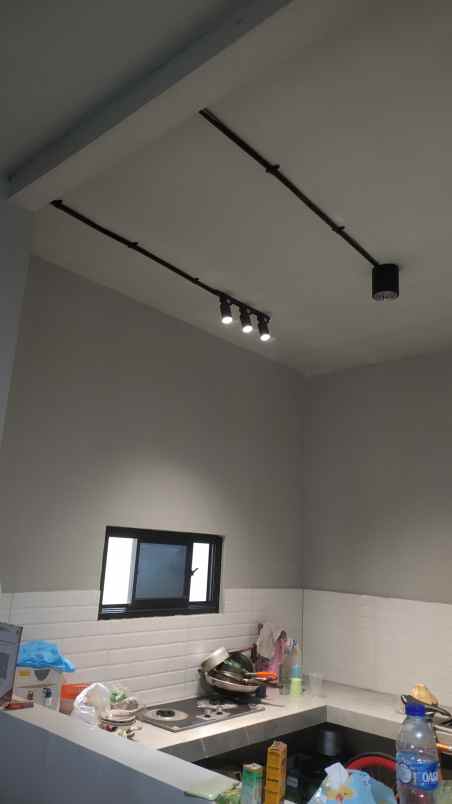 dijual rumah cantik pinggir jalan raya utama