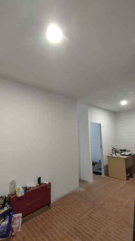 dijual rumah cantik pinggir jalan raya utama