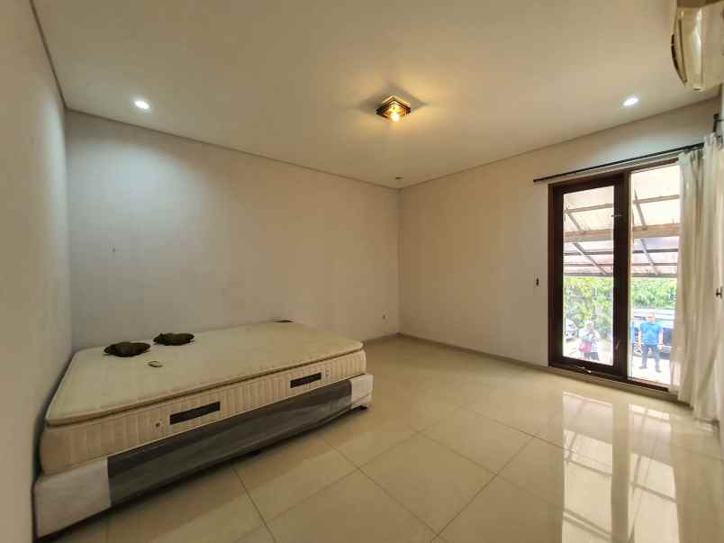 dijual rumah casa 23 lebak bulus jakarta selatan