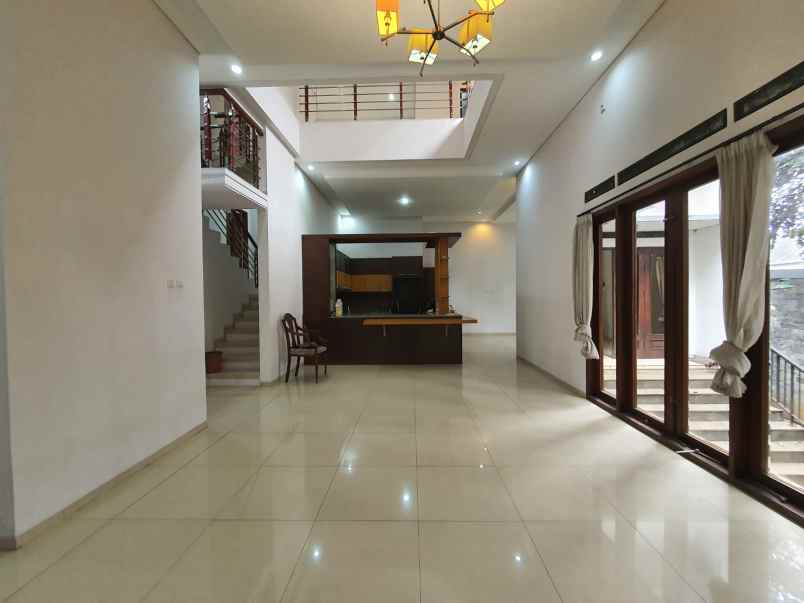 dijual rumah casa 23 lebak bulus jakarta selatan