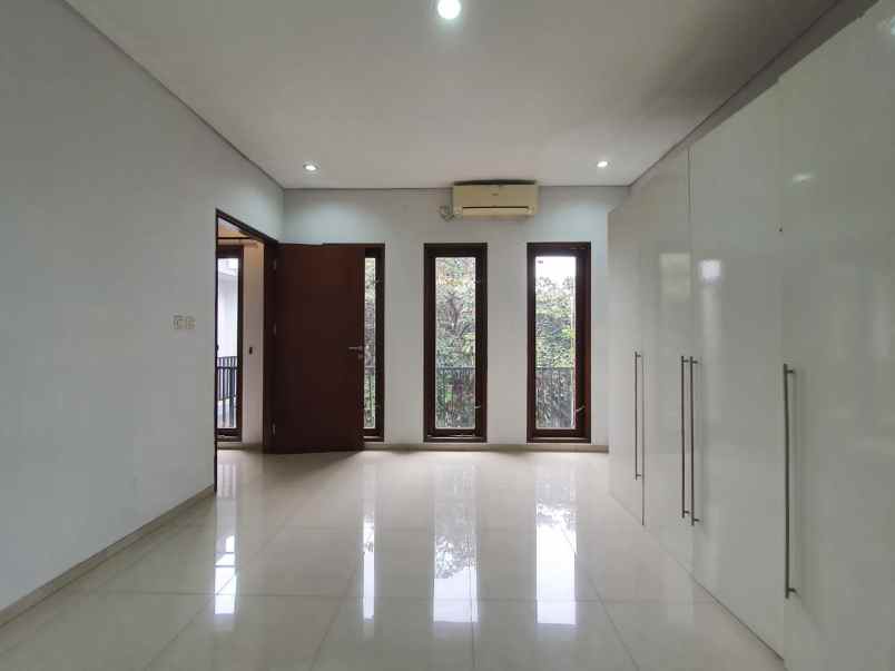 dijual rumah casa 23 lebak bulus jakarta selatan