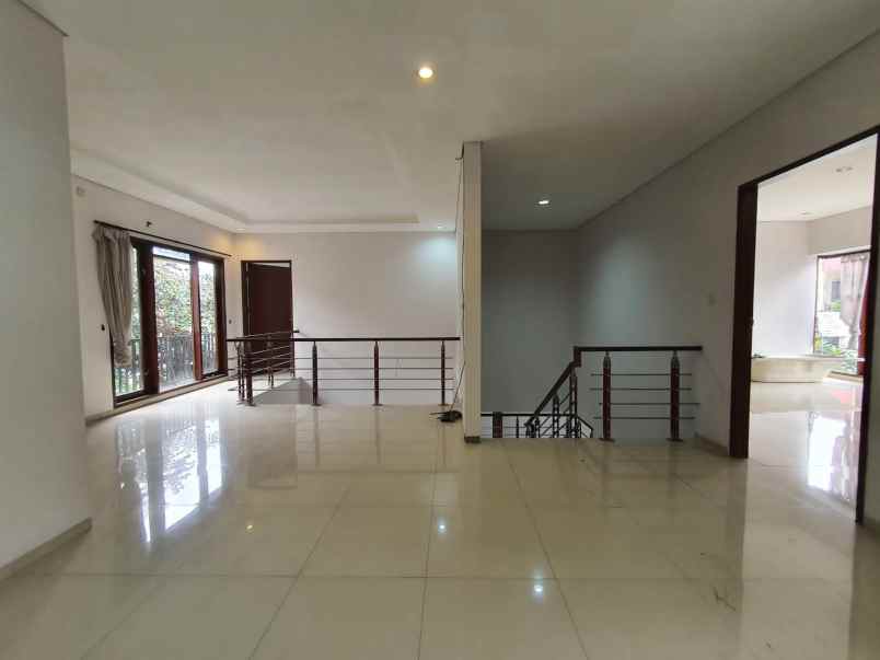 dijual rumah casa 23 lebak bulus jakarta selatan