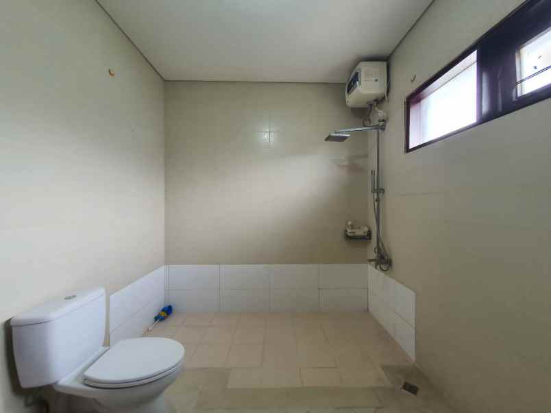 dijual rumah casa 23 lebak bulus jakarta selatan