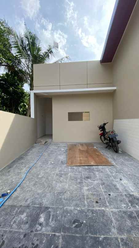 dijual rumah caturharjo sleman