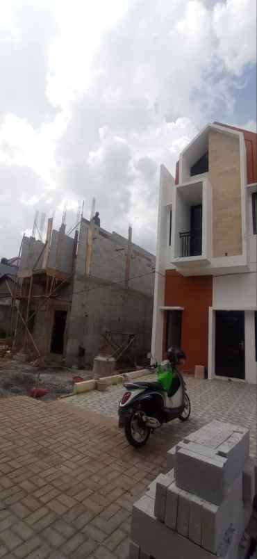 dijual rumah cilangkap