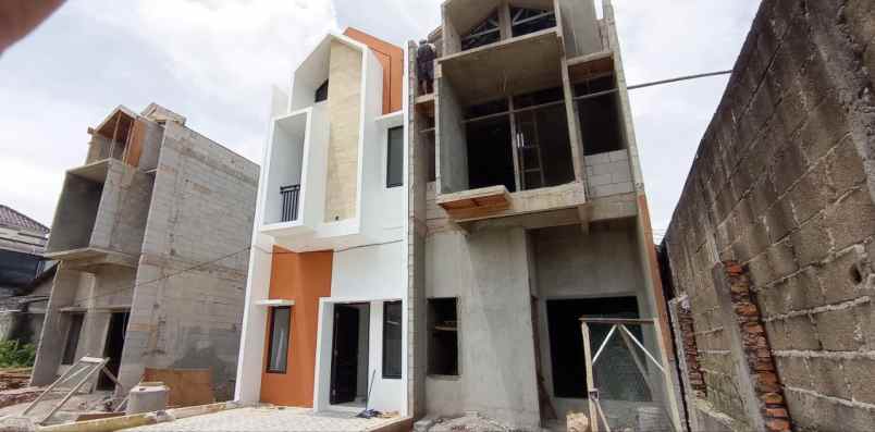 dijual rumah cilangkap