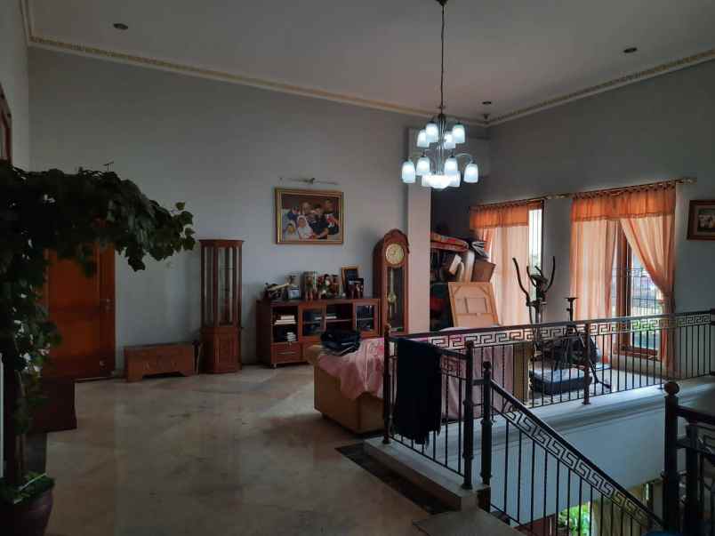 dijual rumah cinere