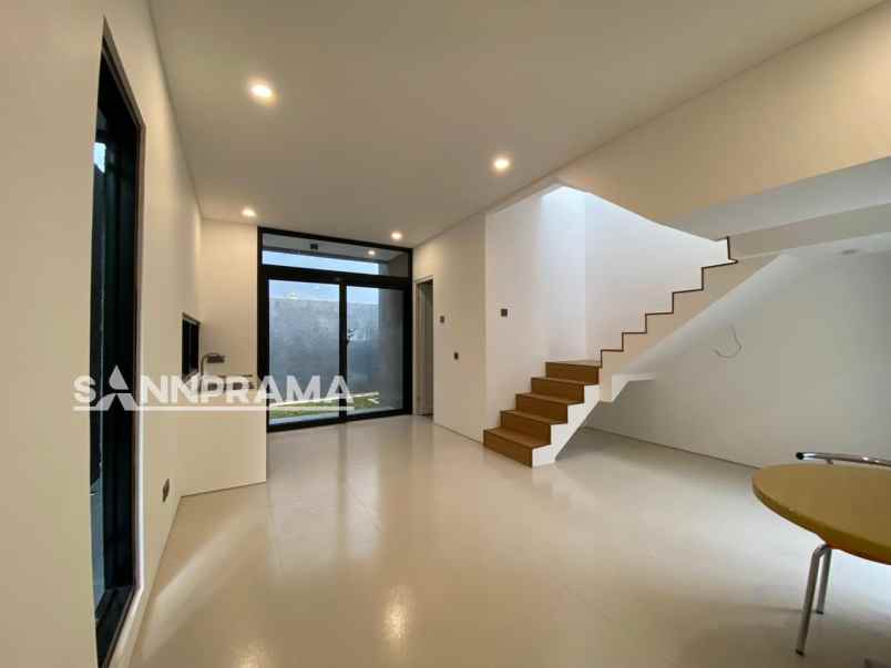 dijual rumah cipedak