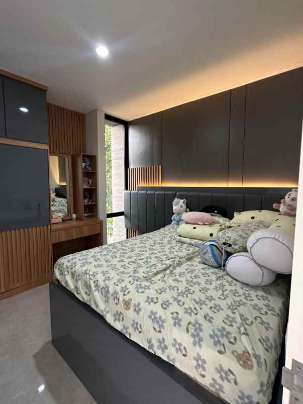 dijual rumah citraland