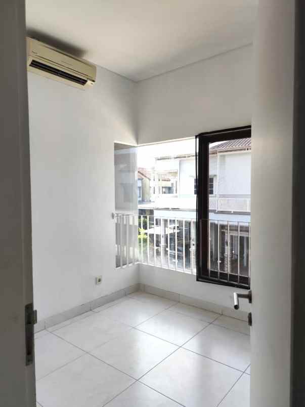 dijual rumah cluster alamanda jgc