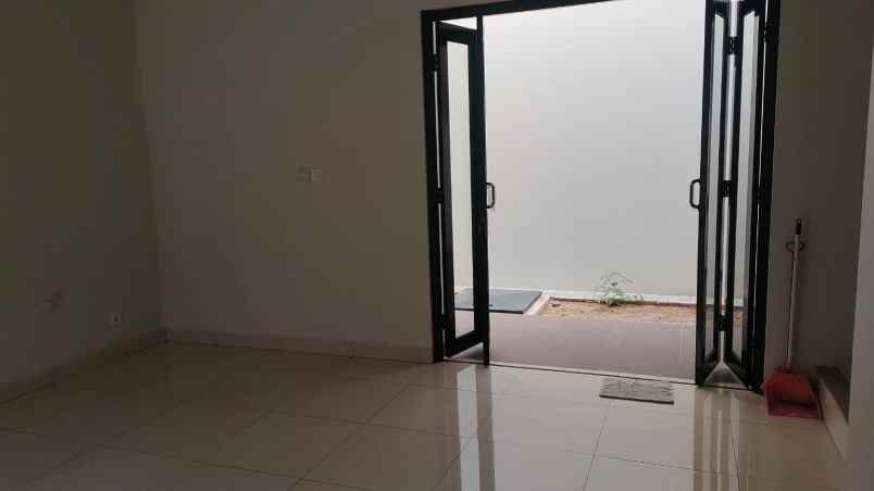dijual rumah cluster mulberry summareco