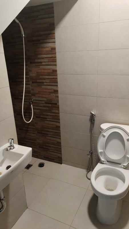 dijual rumah cluster mulberry summareco