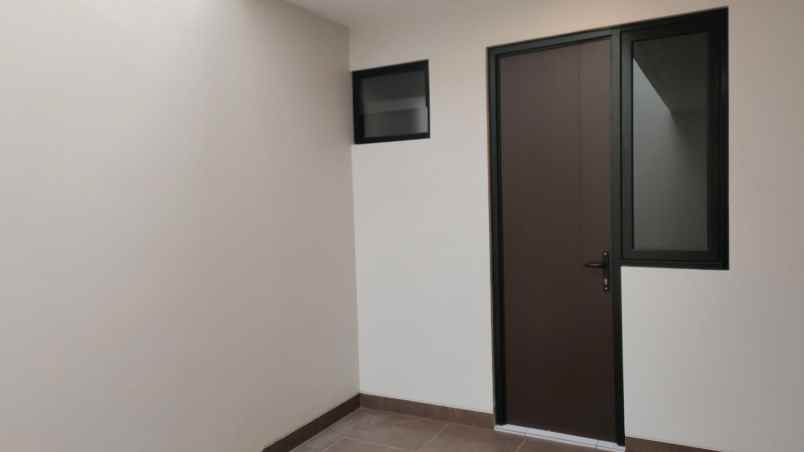dijual rumah cluster mulberry summareco