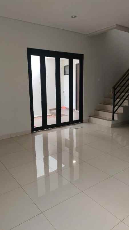 dijual rumah cluster mulberry summareco
