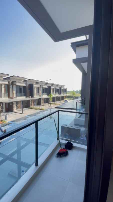 dijual rumah cluster okinawa pik2