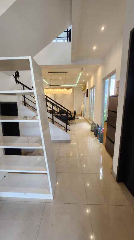 dijual rumah cluster san lorenzo illago