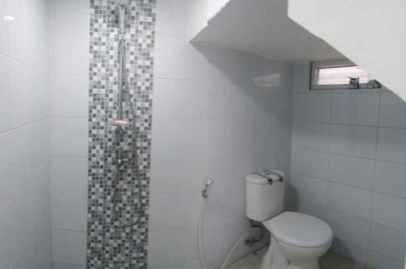 dijual rumah cluster serua indah