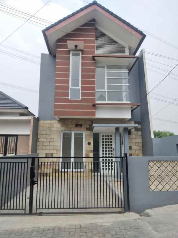 dijual rumah cluster serua indah