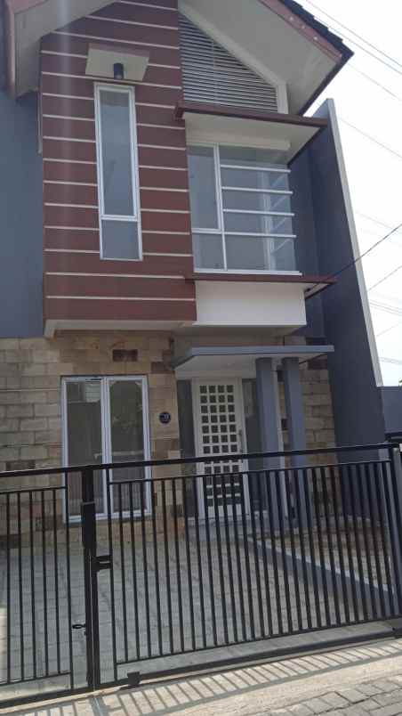 dijual rumah cluster serua indah