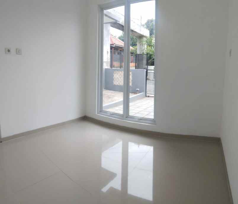 dijual rumah cluster serua indah
