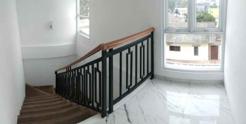 dijual rumah cluster serua indah