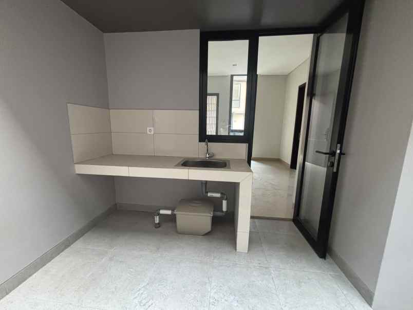dijual rumah cluster viola summarecon