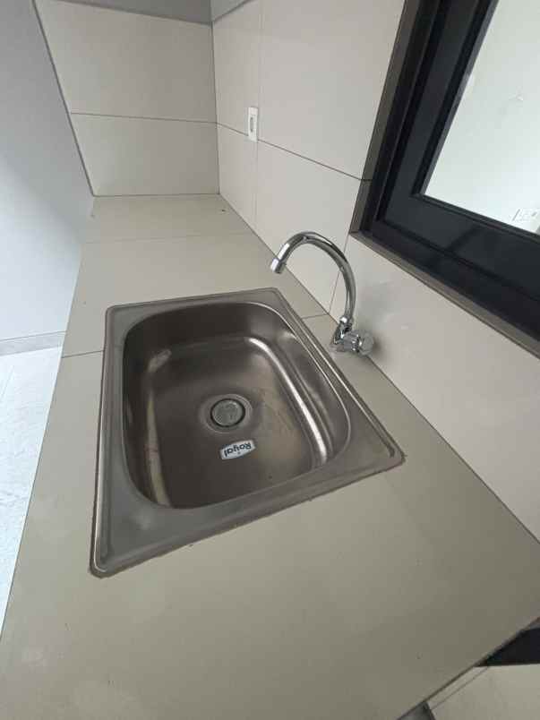 dijual rumah cluster viola summarecon