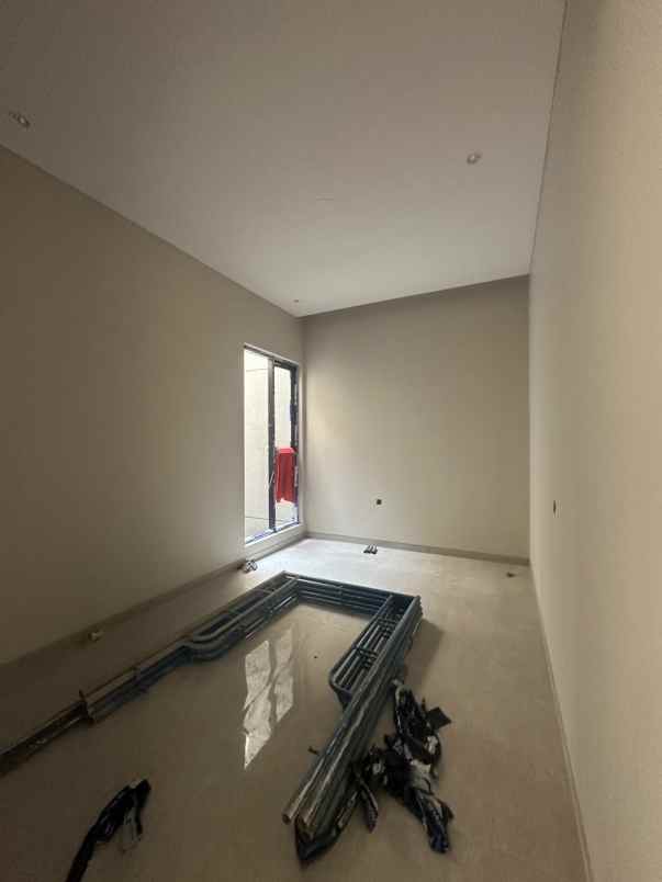 dijual rumah crystal golf