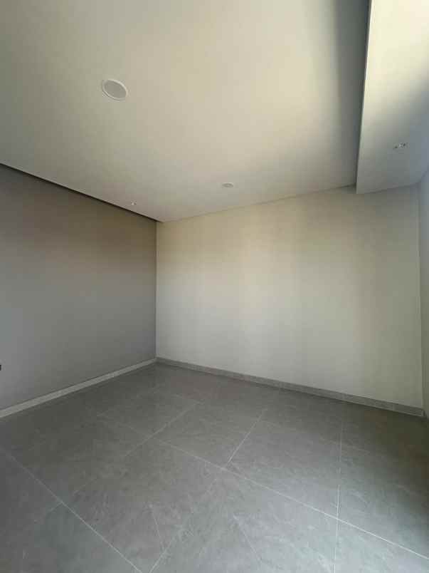dijual rumah crystal golf