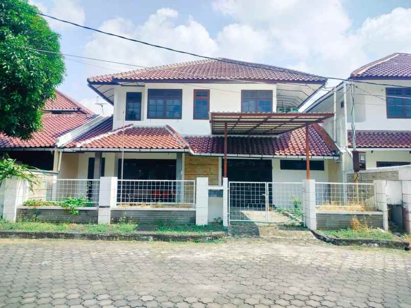 dijual rumah darmo villa dukuhpakis surabaya barat shm