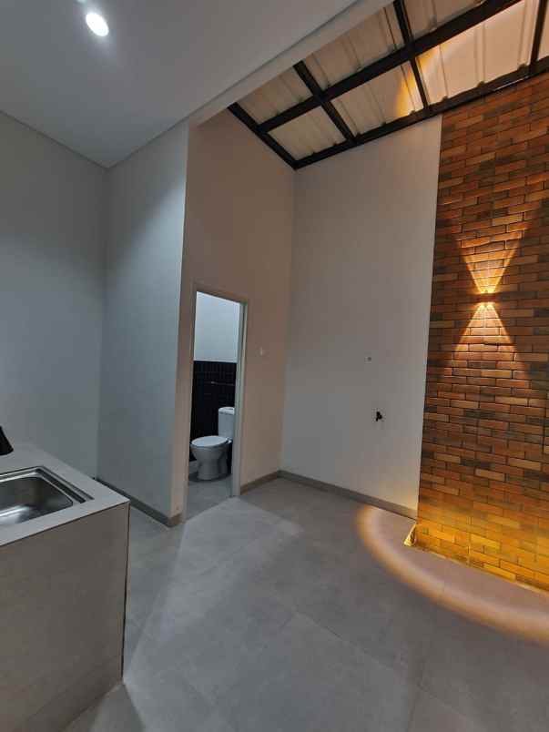 dijual rumah design moderen siap huni lokasi strategis