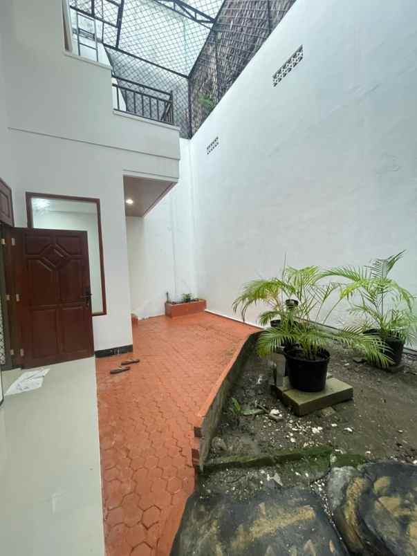 dijual rumah dharmahusada