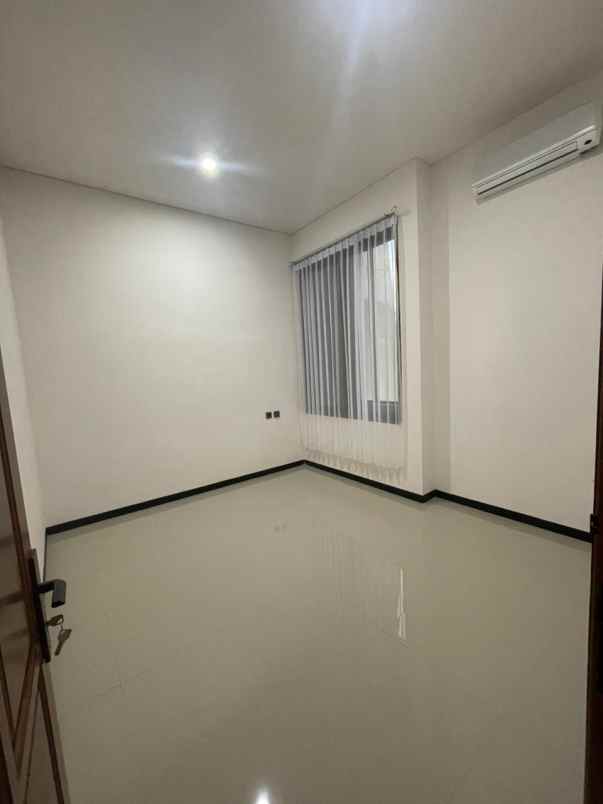 dijual rumah dharmahusada
