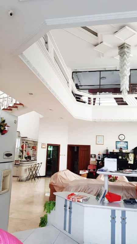 dijual rumah dharmahusada indah